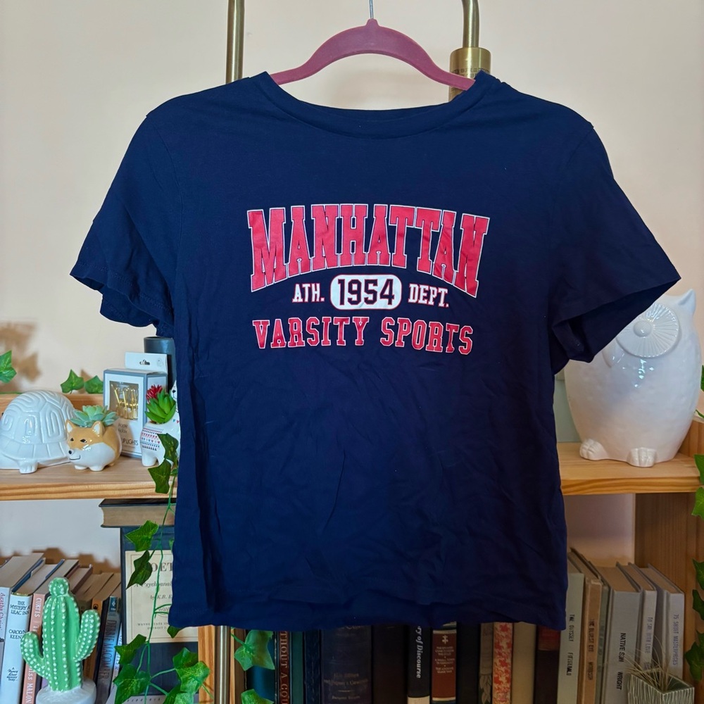 3 FOR $15 ‼️ Manhattan Varsity Sports T-Shirt